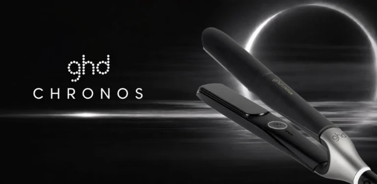 ghd Chronos pegla za kosu na tamnoj premium pozadini s modernim svjetlosnim efektom.